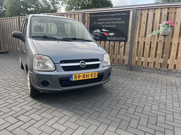 Opel Agila 1.2-16v twinsport met lage km stand! 