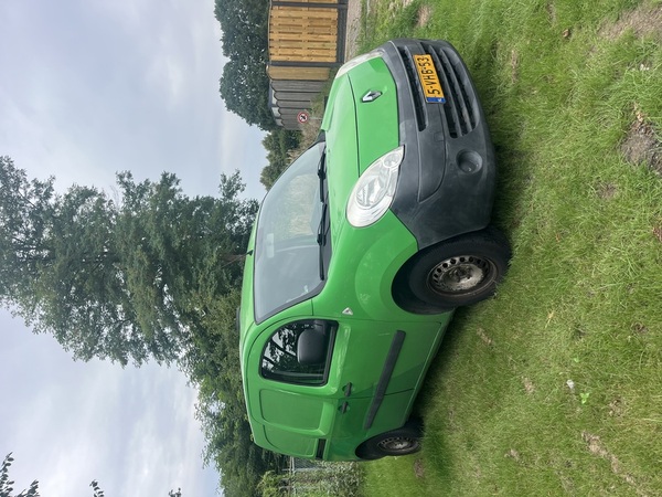 Renault kangoo 1.5 dci  14 maanden apk! 