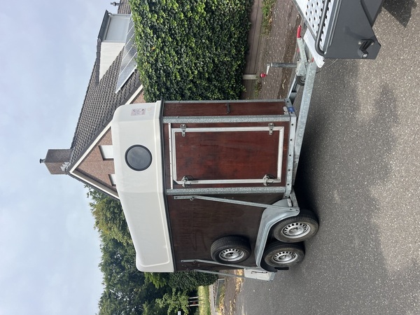 Sluis anderhalf paards trailer 